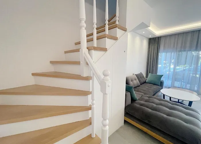 Sunrise Luxury House ペフコホリ